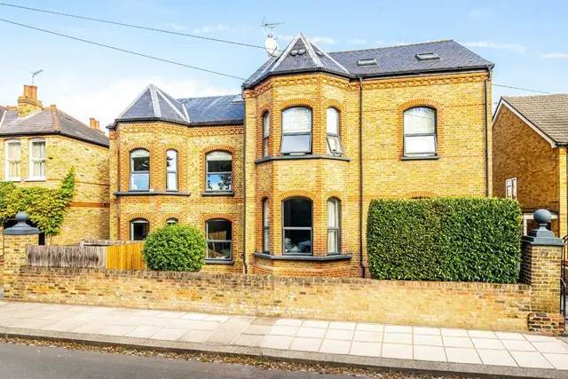 Coleshill Road, TW11, photo 1