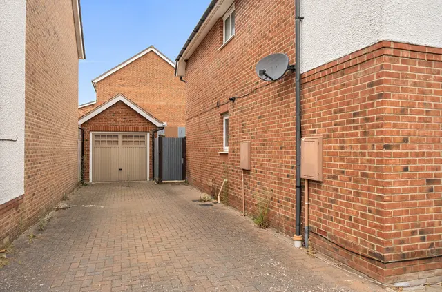 Photo 2 — Martinet Road, Woodley, Reading, Berkshire, RG5 4TQ