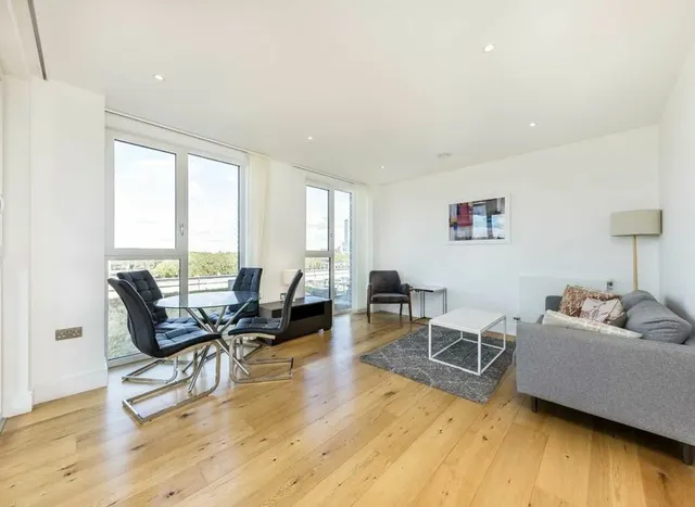 Winchester Square, Surrey Quays, SE8, photo 2