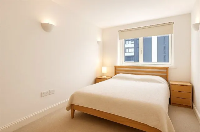 Plumbers Row, Aldgate, photo 3