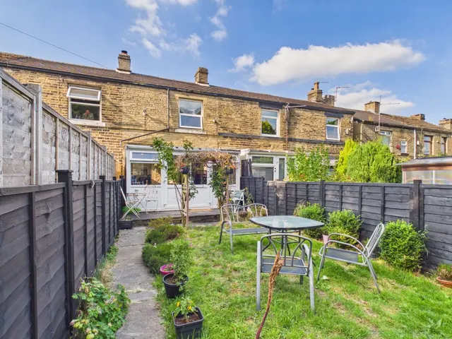 Holmes Terrace, Halifax, HX2, photo 1