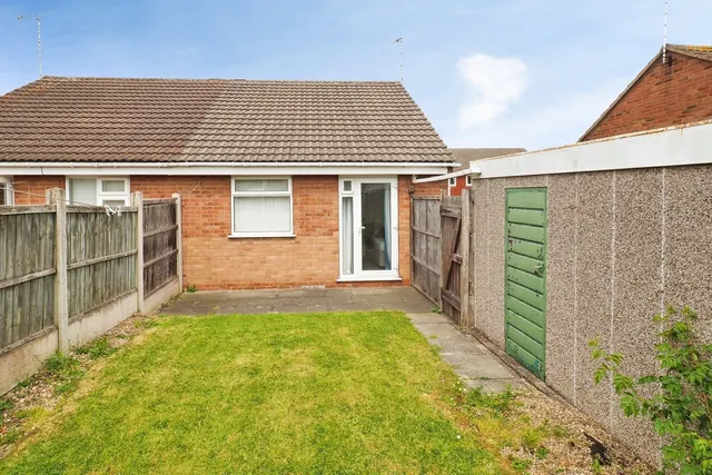 Photo 2 — Chesham Drive, Bramcote, Nottingham, NG9