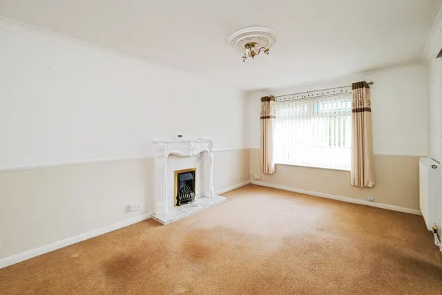 Photo 3 — Chesham Drive, Bramcote, Nottingham, NG9