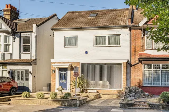 Wellington Road, Enfield, photo 1