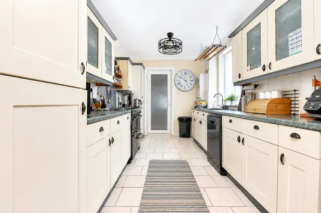 St. Marys Crescent, East Leake, LE12, photo 3