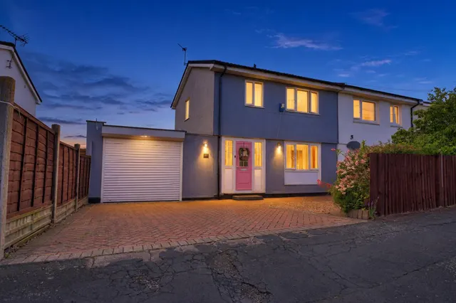 St. Marys Crescent, East Leake, LE12, photo 1
