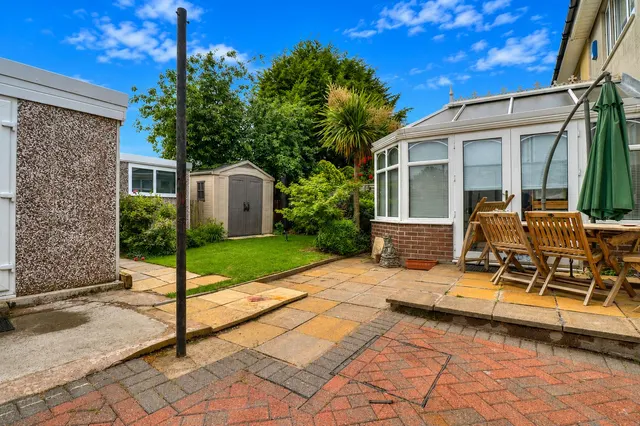 St. Marys Crescent, East Leake, LE12, photo 2
