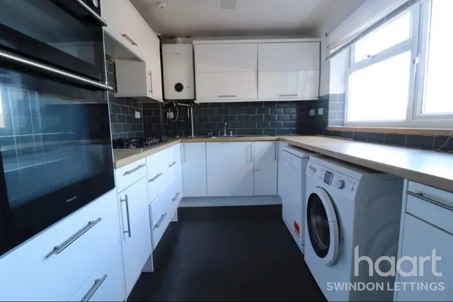 Westminster Road, SN5, photo 2