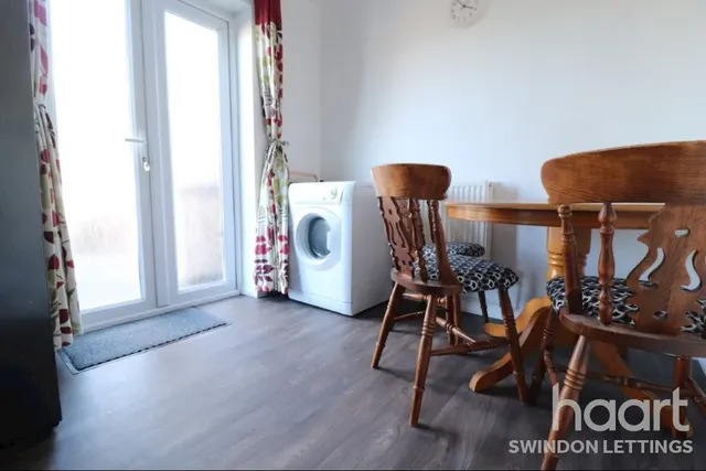 Westminster Road, SN5, photo 3