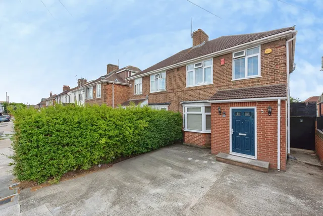 Prospect Close, Hounslow, TW3, photo 1