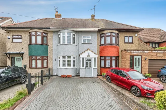 High Road, Laindon, Basildon, Essex, SS15, photo 1