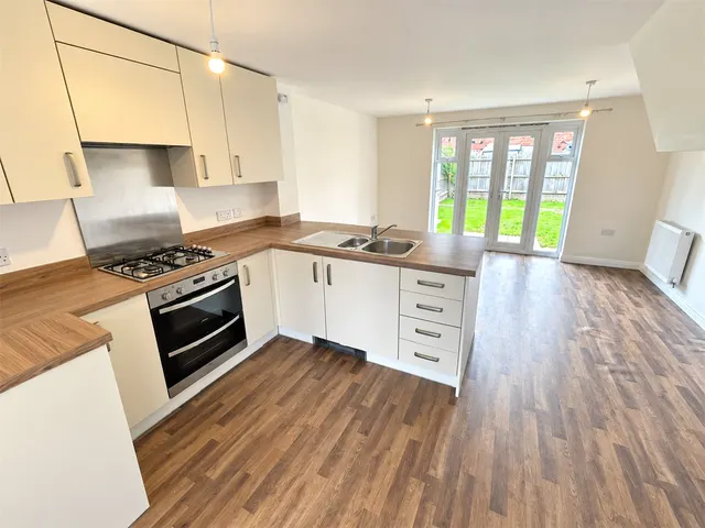 Haydock Park Drive, Bourne, PE10, photo 3