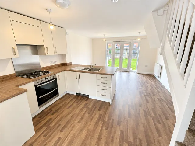 Haydock Park Drive, Bourne, PE10, photo 2
