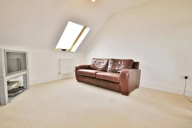 Vicarage Road, Egham, TW20, photo 2