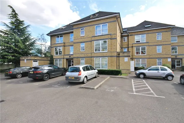 Vicarage Road, Egham, TW20, photo 1