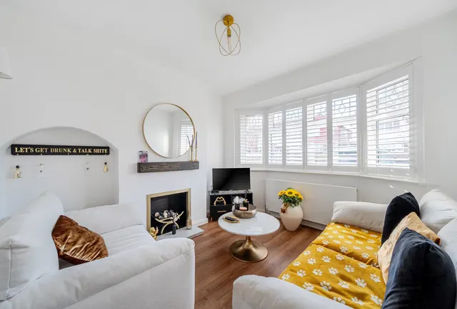 Photo 2 — Kingshill Avenue, Worcester Park, KT4 8DF