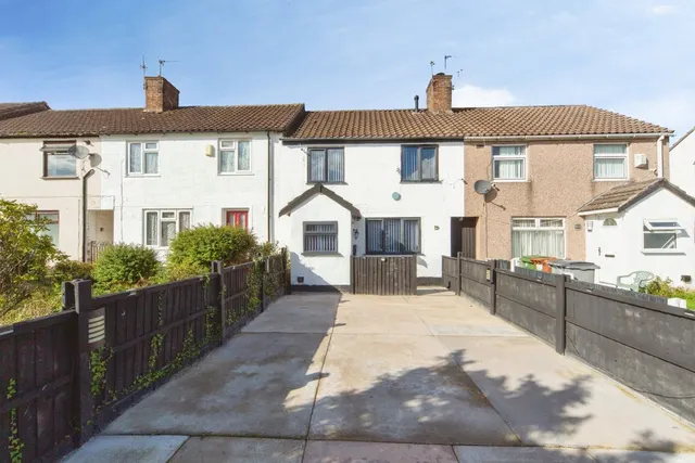 Sandfield Road, Upton, CH49, photo 1