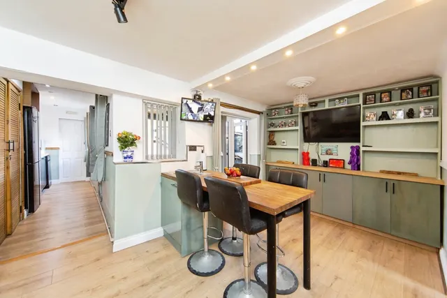 Sandfield Road, Upton, CH49, photo 3