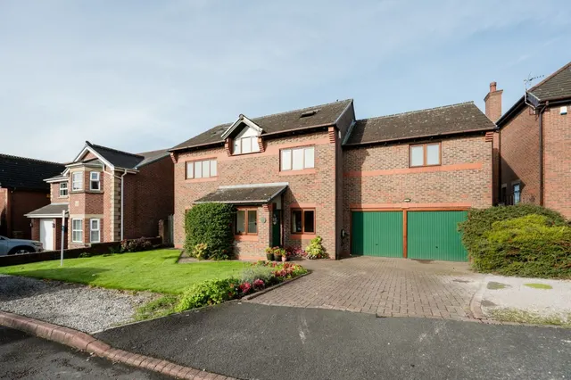 Tollgreen Close, Hindley, WN2, photo 1