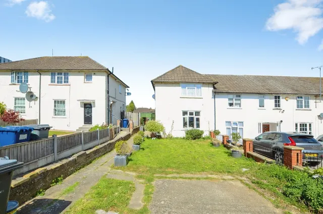 Flat 2 Pintail Heights, 6 The Hyde, London, NW9, photo 1