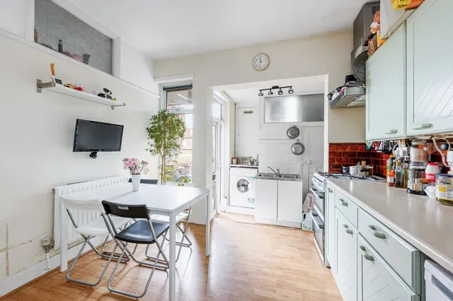2 bedroom flat, Radbourne Avenue, Ealing, W5