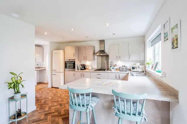 Albion Crescent, Corsham, SN13, photo 2