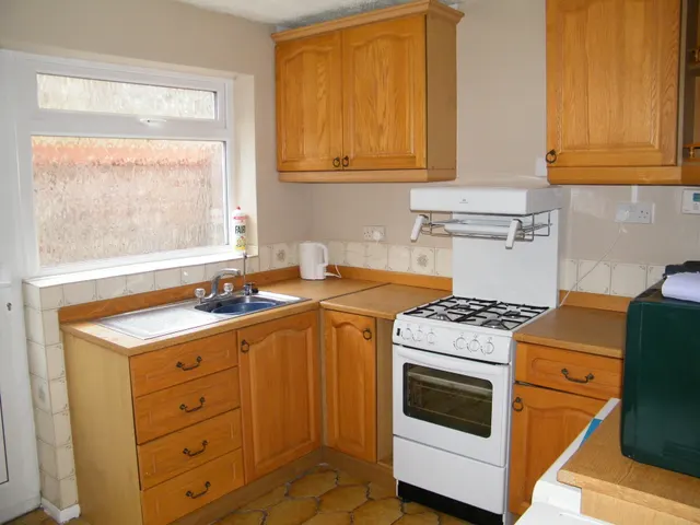 Loughton Grove, Halesowen, B63, photo 3