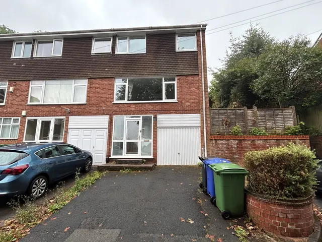 Loughton Grove, Halesowen, B63, photo 1