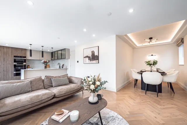 Photo 2 — Flat 7, Luxley House, London