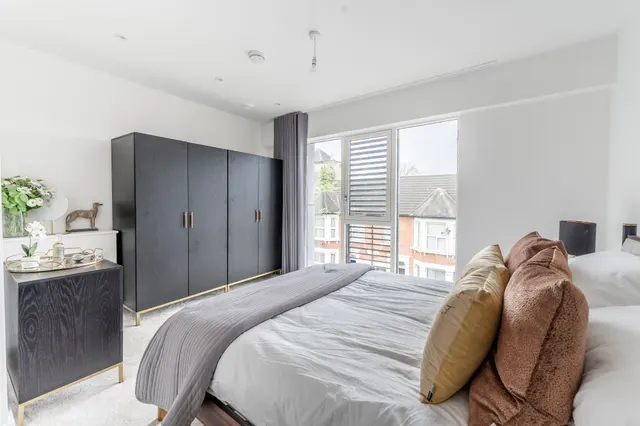 Photo 3 — 1 Brentwater Terrace, Westminster Road, LONDON