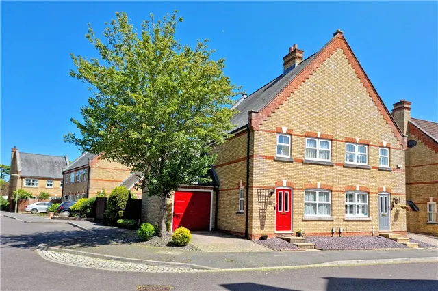 Brushfield Way, Knaphill, GU21, photo 1
