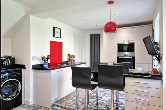 Brushfield Way, Knaphill, GU21, photo 3