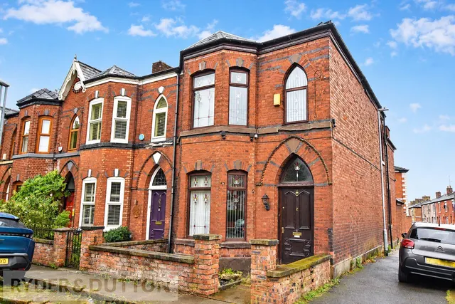 St. James Terrace, Heywood, OL10, photo 1