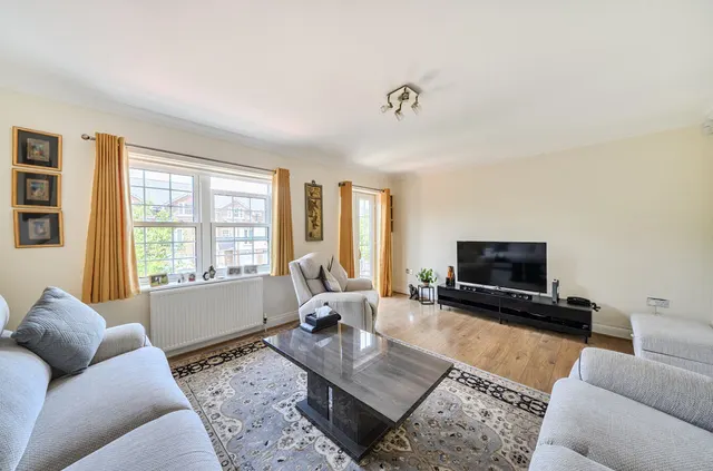 Photo 3 — Wyndhurst Close, South Croydon CR2 6EP