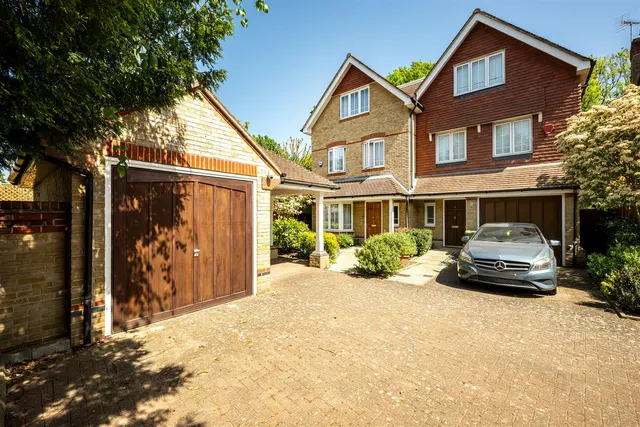 Cavendish Place, Mapesbury, London, NW2 4DQ, photo 1