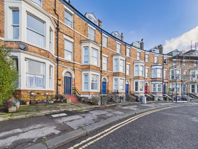 Albemarle Crescent, Scarborough YO11 1XX, photo 1