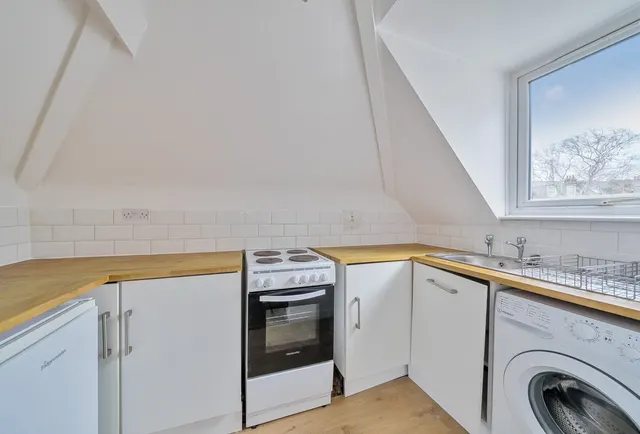 Photo 3 — Farnan Road, London, SW16 2EX