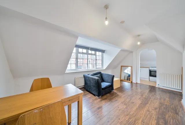 Photo 2 — Farnan Road, London, SW16 2EX