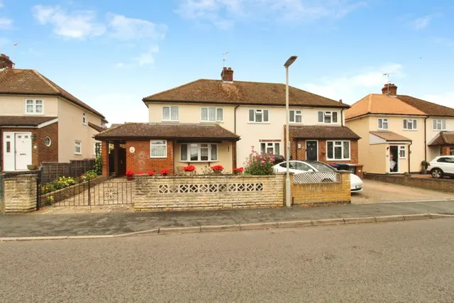 Thele Avenue, Stanstead Abbotts, SG12, photo 1