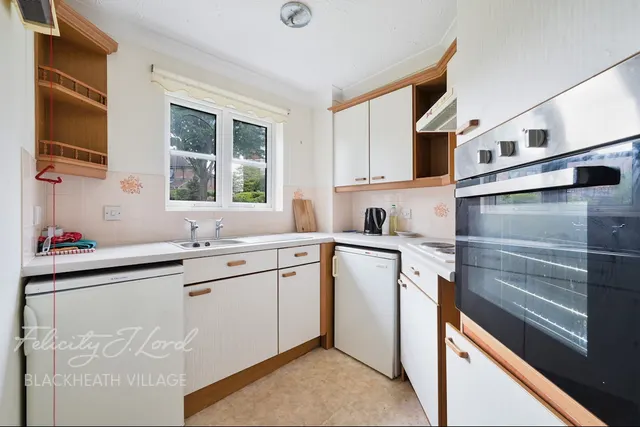 Marvels Lane, London, SE12, photo 3
