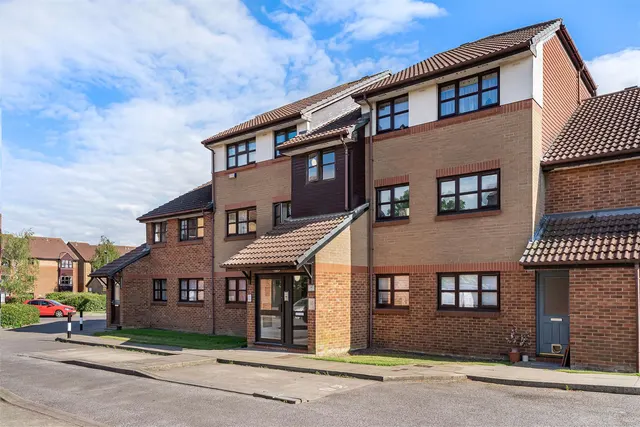 Conifer Way, Wembley, HA0, photo 1