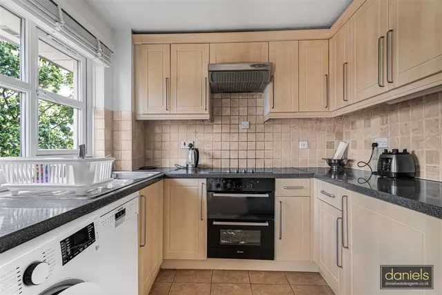 Conifer Way, Wembley, HA0, photo 3