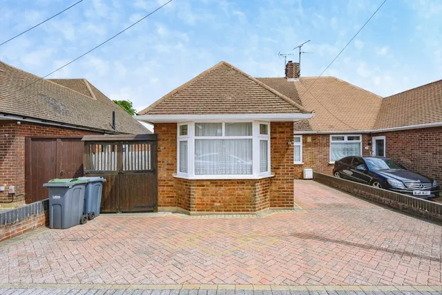 Abingdon Road, LUTON, Bedfordshire, LU4, photo 1