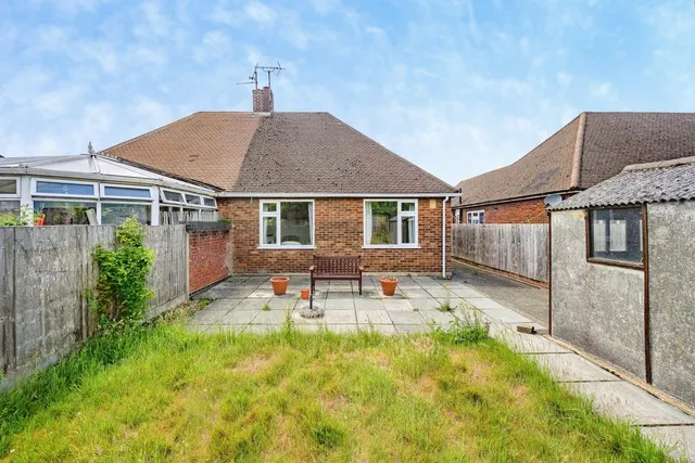 Photo 2 — Abingdon Road, LUTON, Bedfordshire, LU4