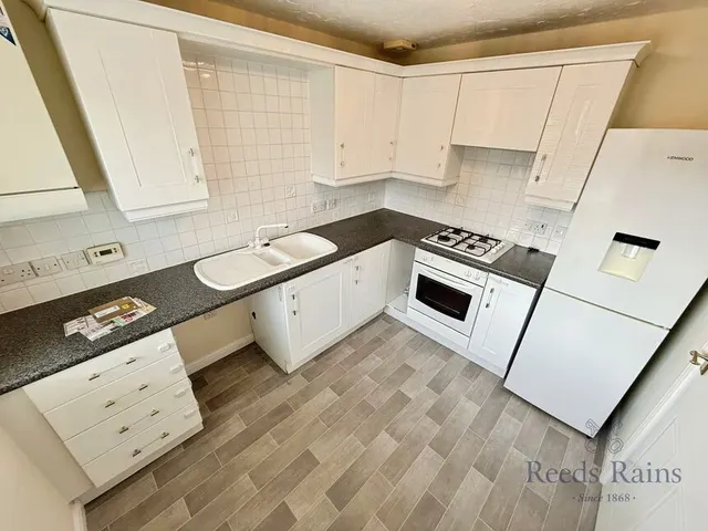 Photo 3 — Chatsworth Park Avenue, Stoke-on-Trent, Staffordshire, ST4