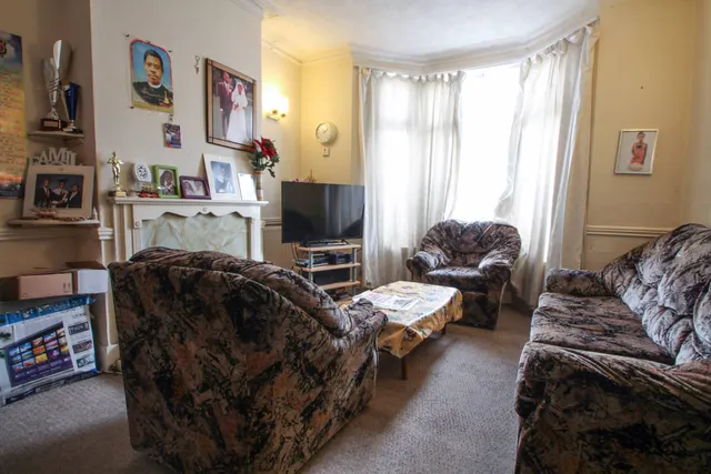 Photo 2 — Maximfeldt Road, Erith, Kent, DA8