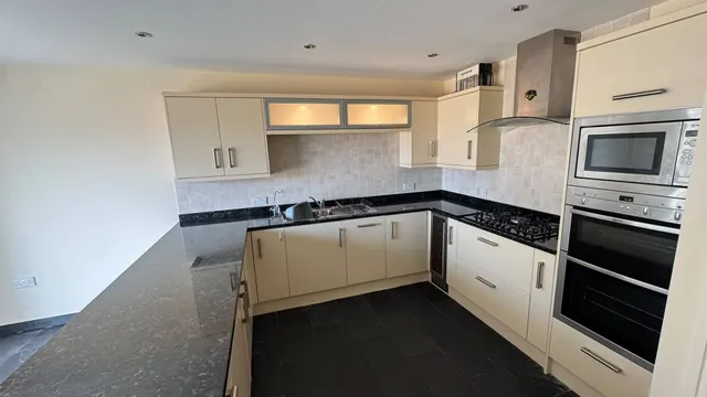 Hall Road West, L23, photo 3