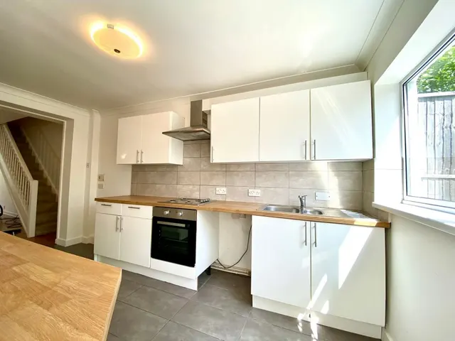 Pinkwell Avenue, Hayes, UB3, photo 3