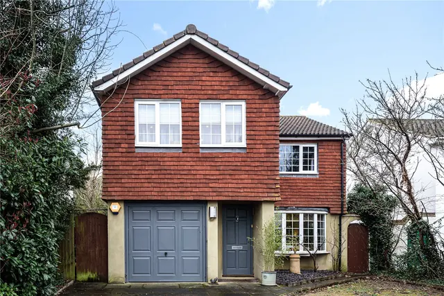 Warwick Close, Hampton, London, TW12 2TZ, photo 1
