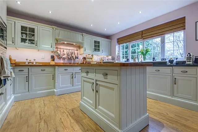 Photo 3 — Warwick Close, Hampton, London, TW12 2TZ